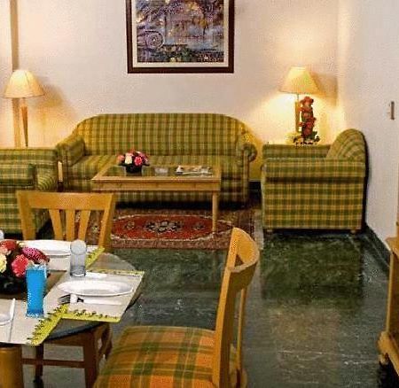 Savoy Suites Νόιντα Εξωτερικό φωτογραφία