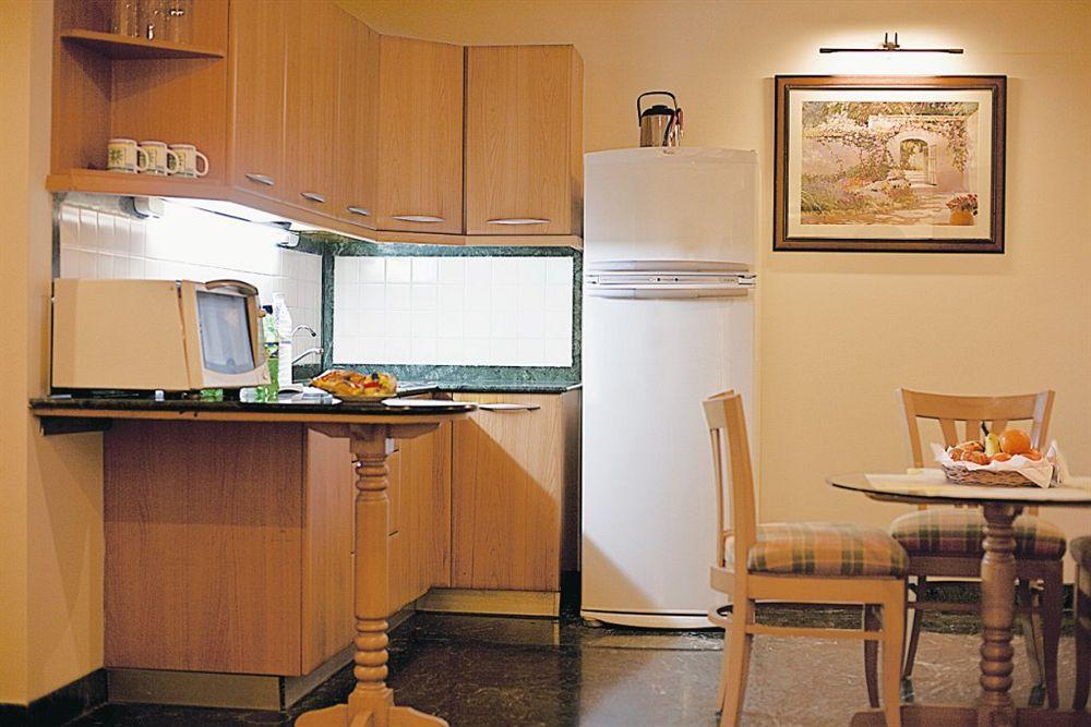 Savoy Suites Νόιντα Εξωτερικό φωτογραφία