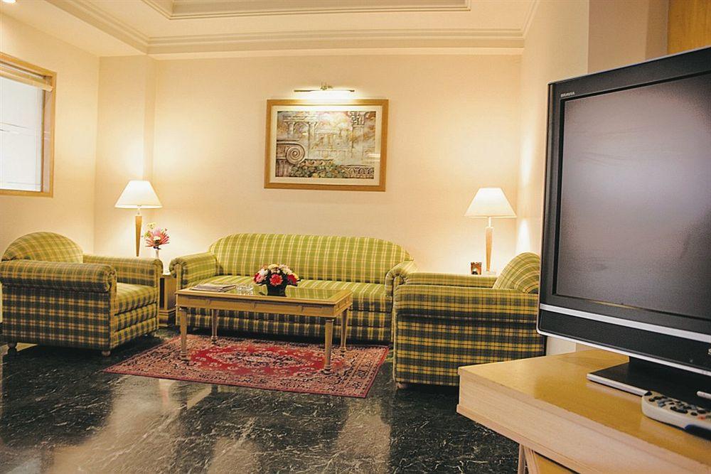Savoy Suites Νόιντα Εξωτερικό φωτογραφία