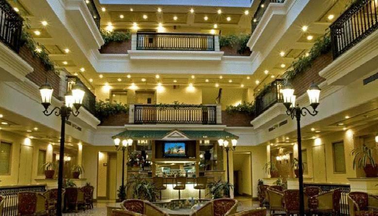 Savoy Suites Νόιντα Εξωτερικό φωτογραφία