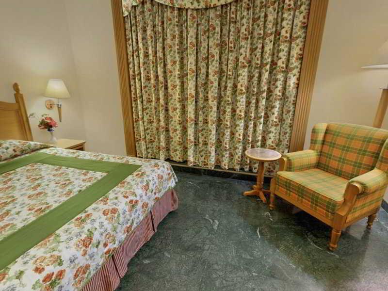 Savoy Suites Νόιντα Δωμάτιο φωτογραφία