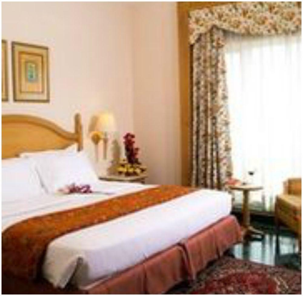 Savoy Suites Νόιντα Εξωτερικό φωτογραφία