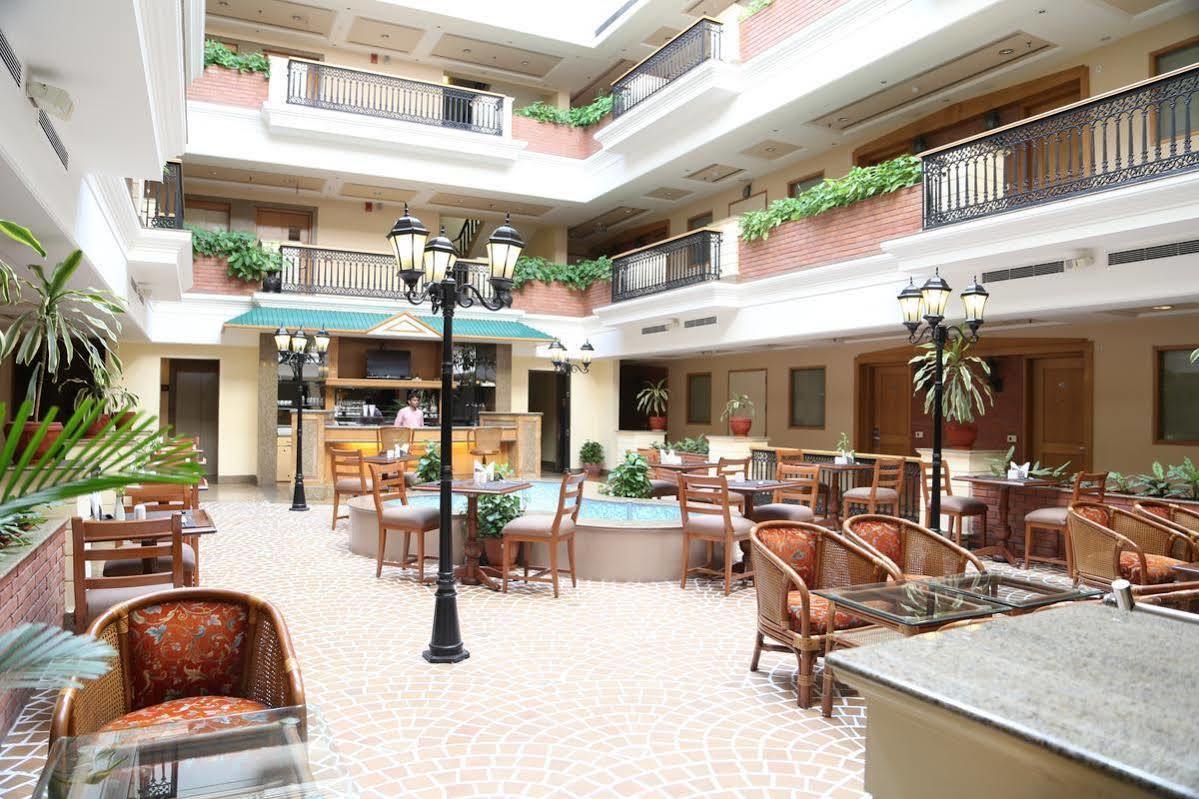 Savoy Suites Νόιντα Εξωτερικό φωτογραφία